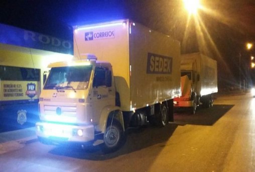 PRF apreende caminhões com documentação irregular