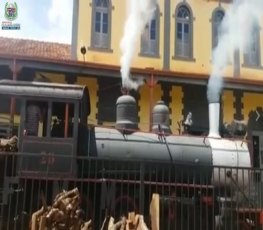 Depois de testes, máquina de trem volta a ser atração 