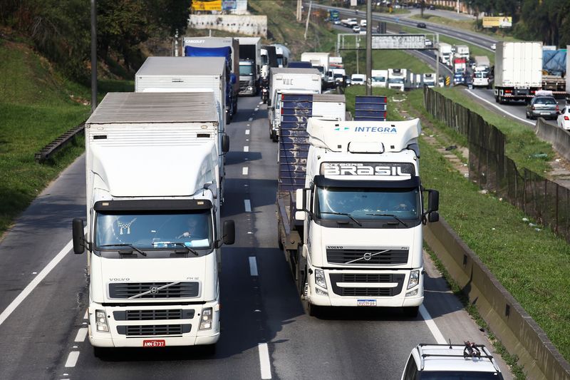 DESCONTENTES: Caminhoneiros dizem que governo não resolve problema do diesel