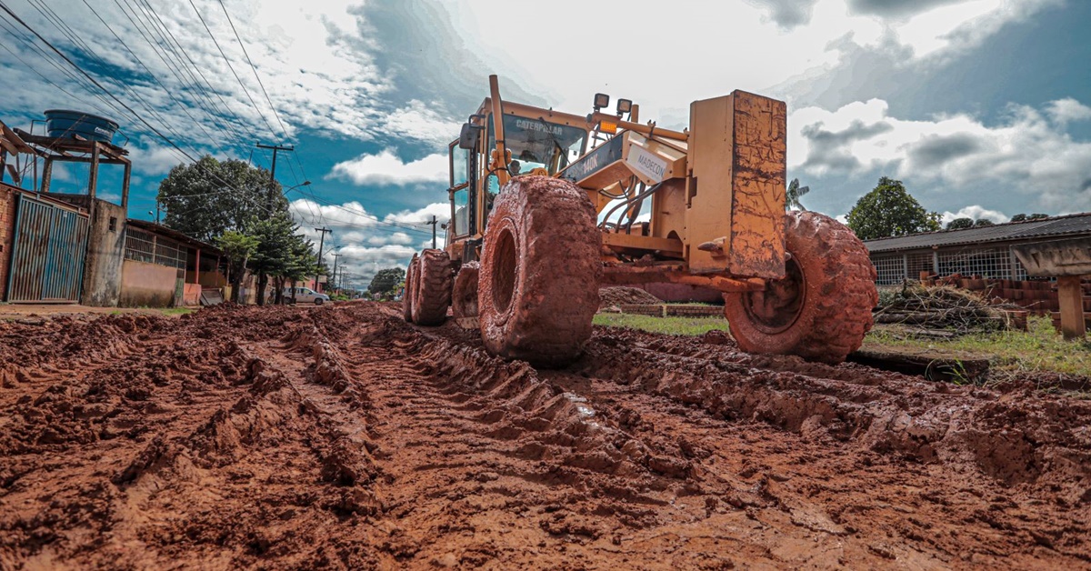 INFRAESTRUTURA: Obras seguem nas ruas Itatiaia e Farrapos no bairro São Francisco