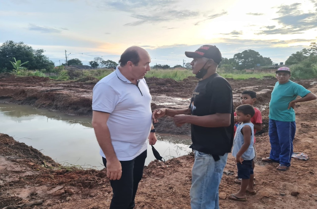 EDWILSON NEGREIROS: Vereador pede providências e Semob limpa canal no Bairro Porto Cristo