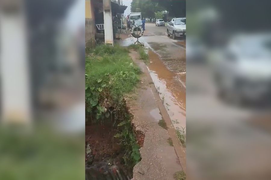 PEDIDO DE PROVIDÊNCIA: Cidadã registra buracão perigoso próximo a Av. Imigrantes em Porto Velho