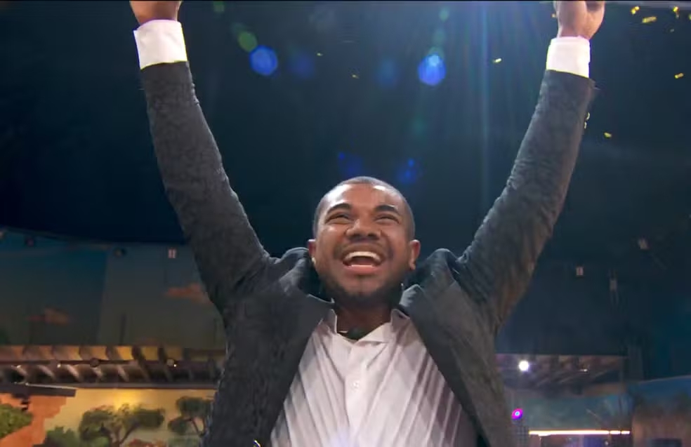 BBB24: Davi é o vencedor com 60,52% dos votos e leva R$ 2,9 milhões