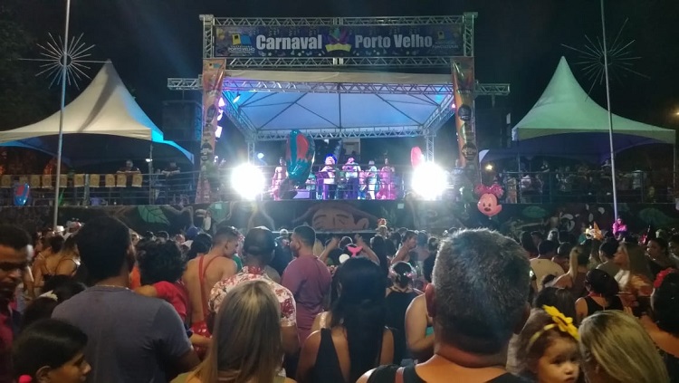 GRATUITO: Banda Estação Folia é uma das atrações do Baile Municipal hoje
