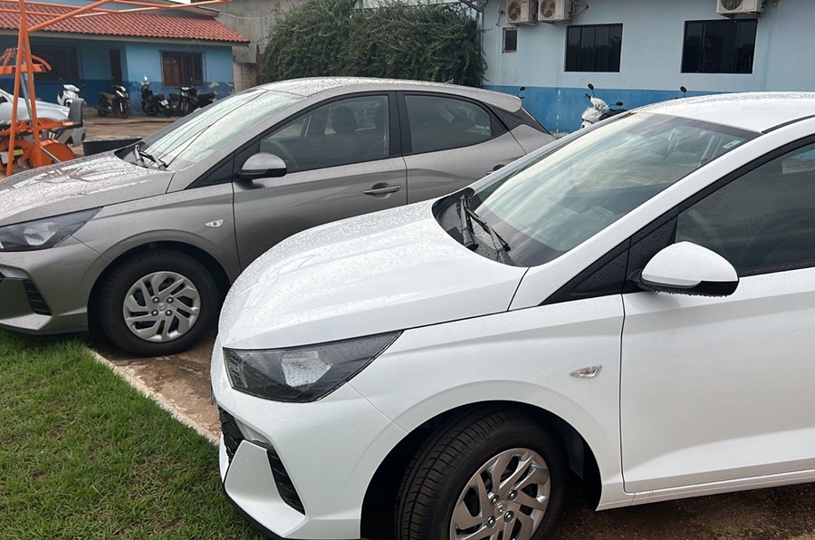 LEBRINHA: Deputada entrega dois veículos para atendimento médico em São Miguel do Guaporé