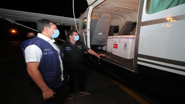 TROCADOS: 76 mil doses de vacina enviadas por engano ao Amapá chegam ao Amazonas