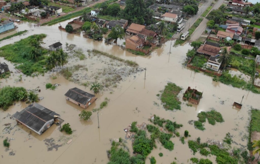 FORTES CHUVAS: Enchente atinge 200 casas e deixa famílias desabrigadas em Rolim de Moura