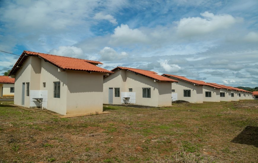 JARU: Moradores são contemplados com entrega de casas do Residencial Jardim Primavera