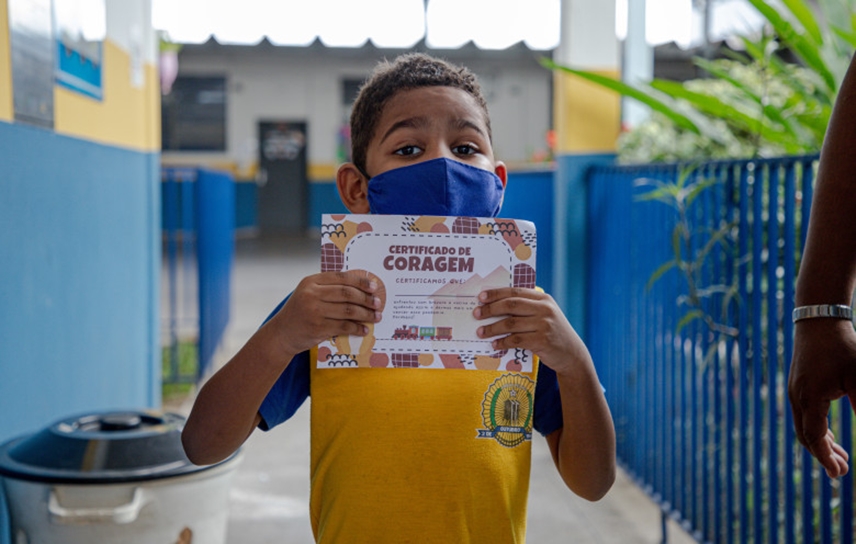 PORTO VELHO: Crianças e adultos são vacinados contra a covid-19 nas escolas municipais