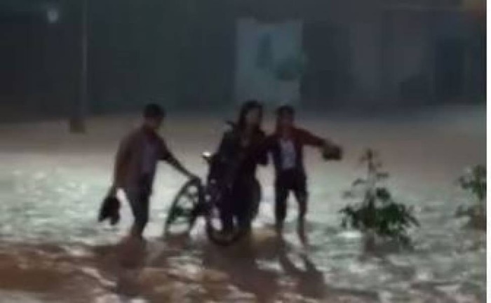 CHUVAS INTENSAS: Temporal atinge Vilhena e causa transtorno aos moradores 