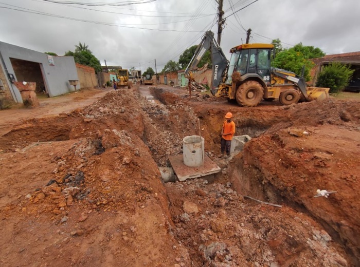 INFRAESTRUTURA: Serviços de drenagem seguem em andamento no bairro Lagoa
