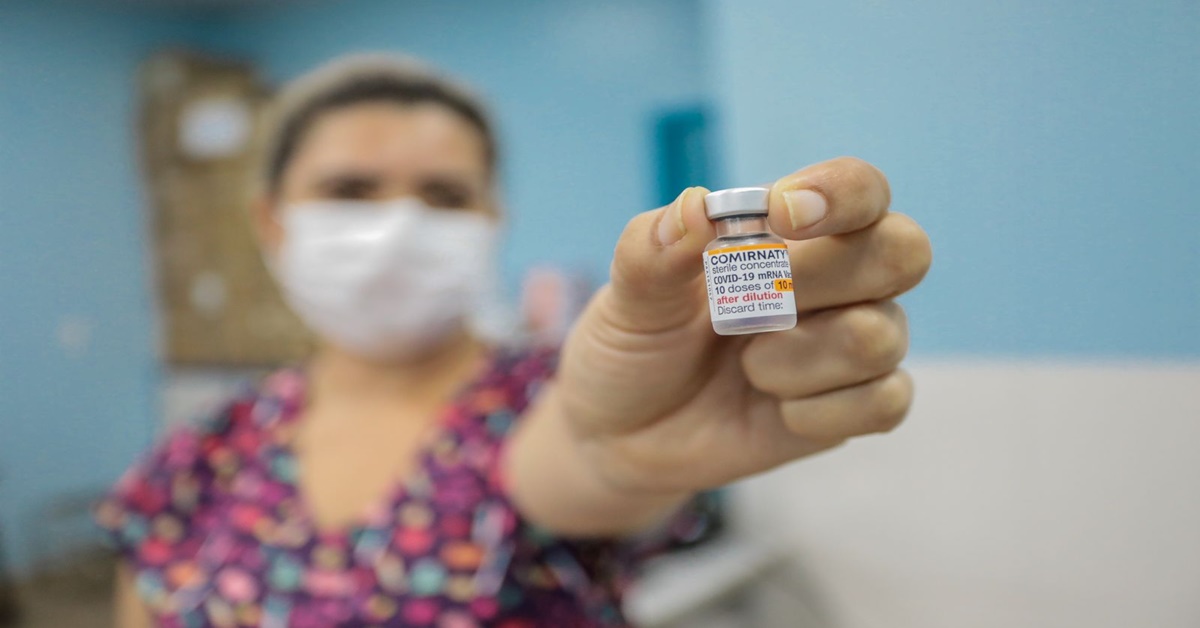 COVID-19: Vacinação segue na capital e é marcada por gestos de amor