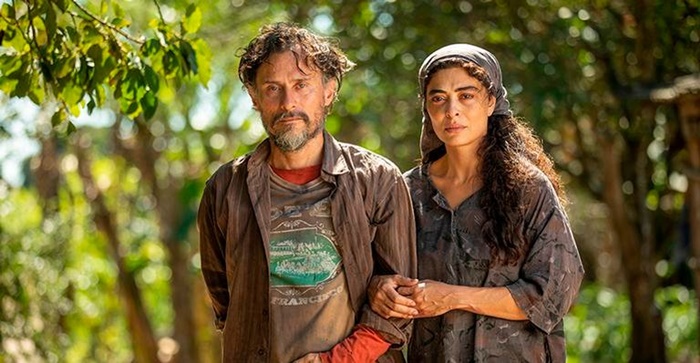 NOVELAS: Gil e Maria embarcam na chalana de Eugênio, rumo ao Pantanal