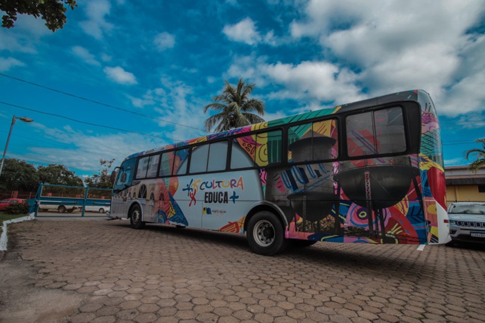 PORTO VELHO: Alunos da rede municipal ganham ônibus para eventos educativos