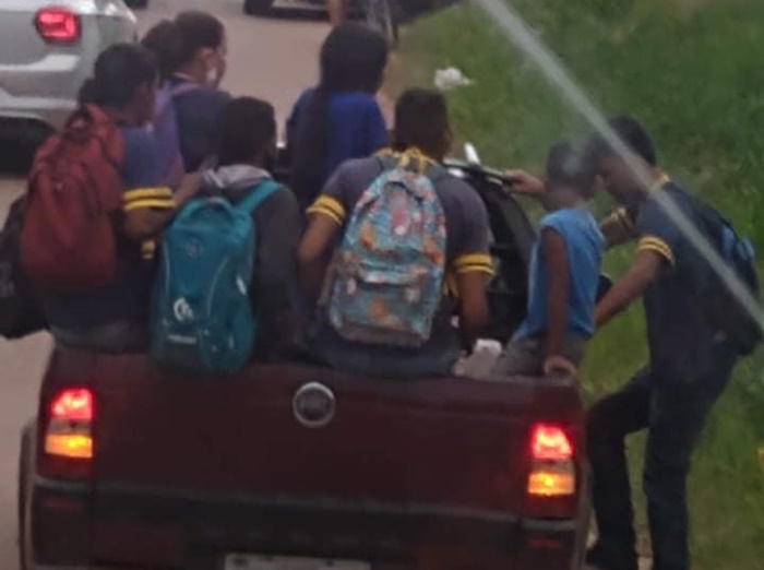 CENA DA CIDADE: Falta de ônibus escolar deixa crianças desamparadas em Porto Velho
