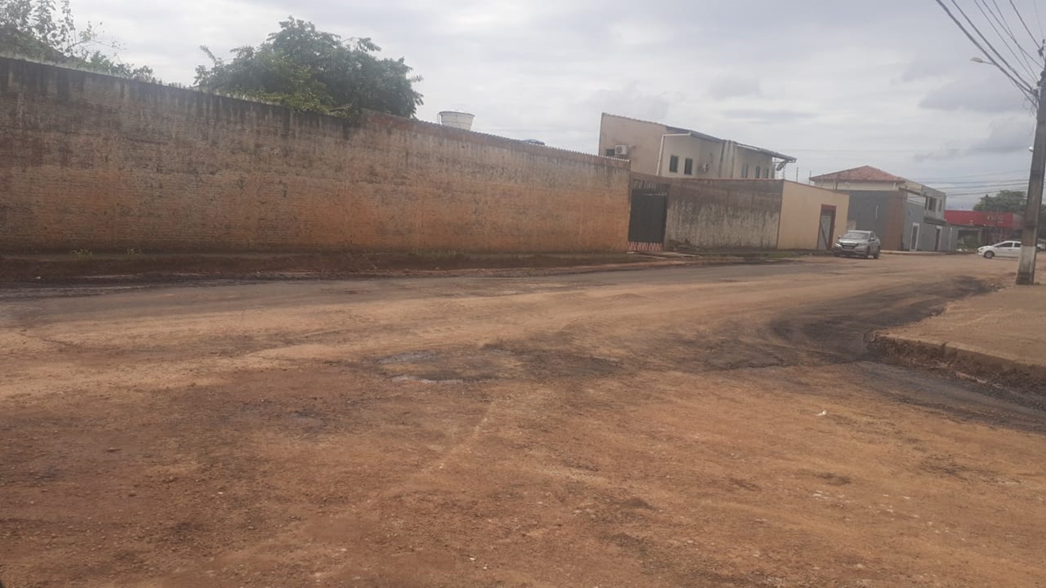 EDWILSON NEGREIROS: Prefeitura recupera trecho da Rua Gibim, após pedido de vereador