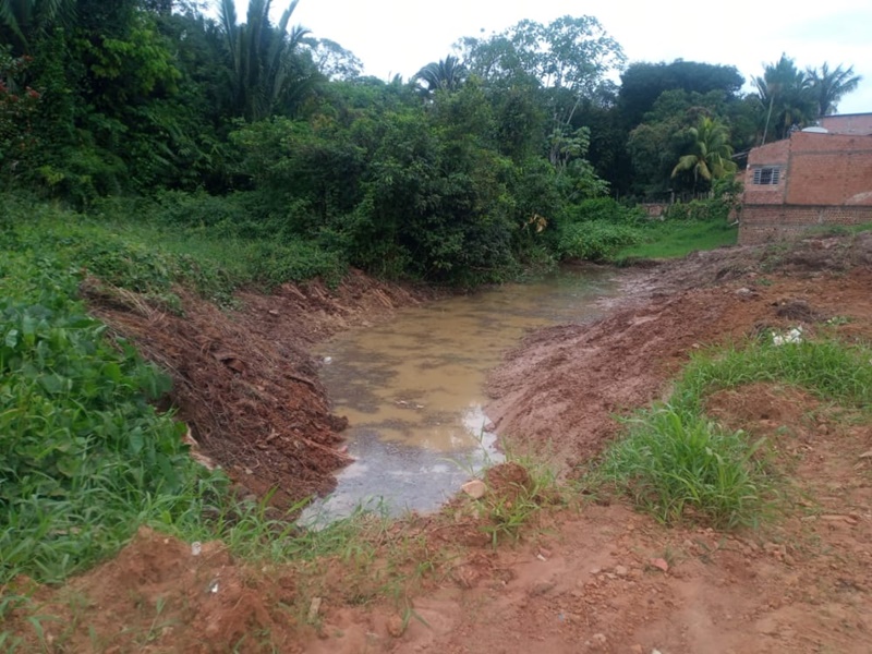 EDWILSON NEGREIROS: Vereador pede e Semob limpa canal no Bairro Nova Esperança