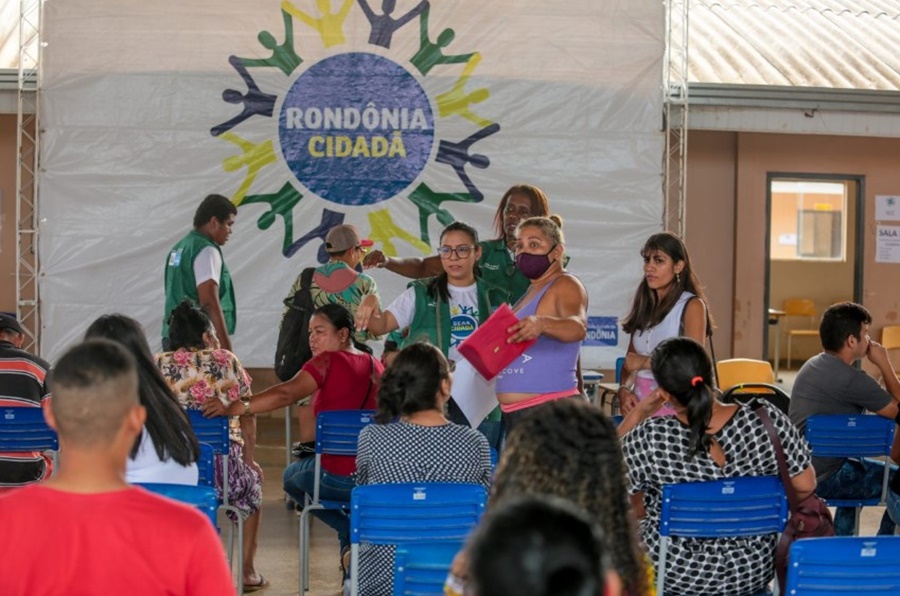 FINAL DE SEMANA: Moradores de Parecis são beneficiados com serviços do 'Rondônia Cidadã'