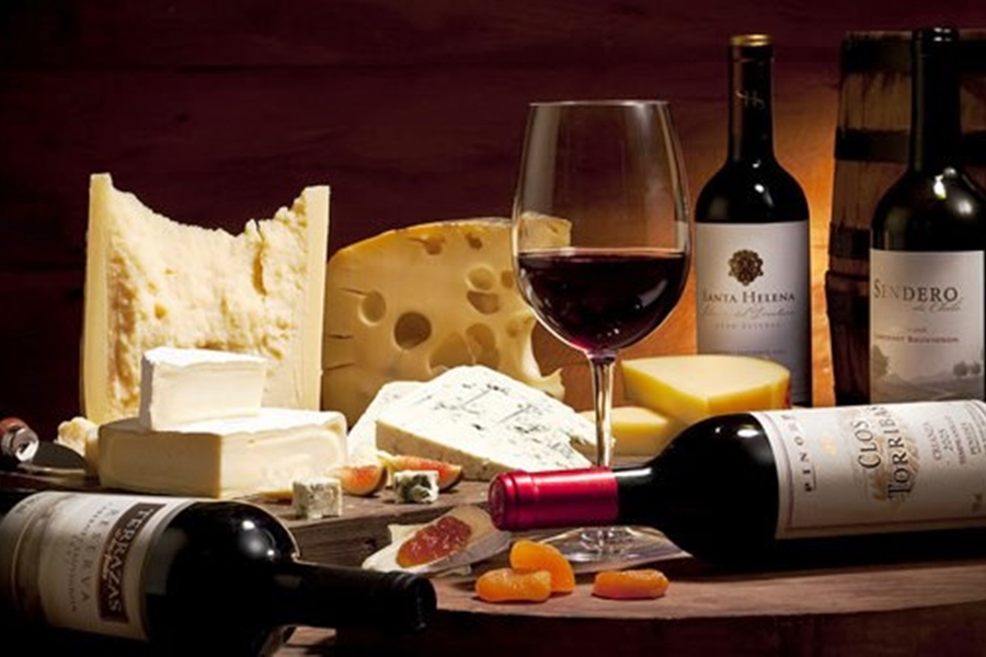 COMBINAÇÃO: 3 tipos de queijos para harmonizar com vinhos