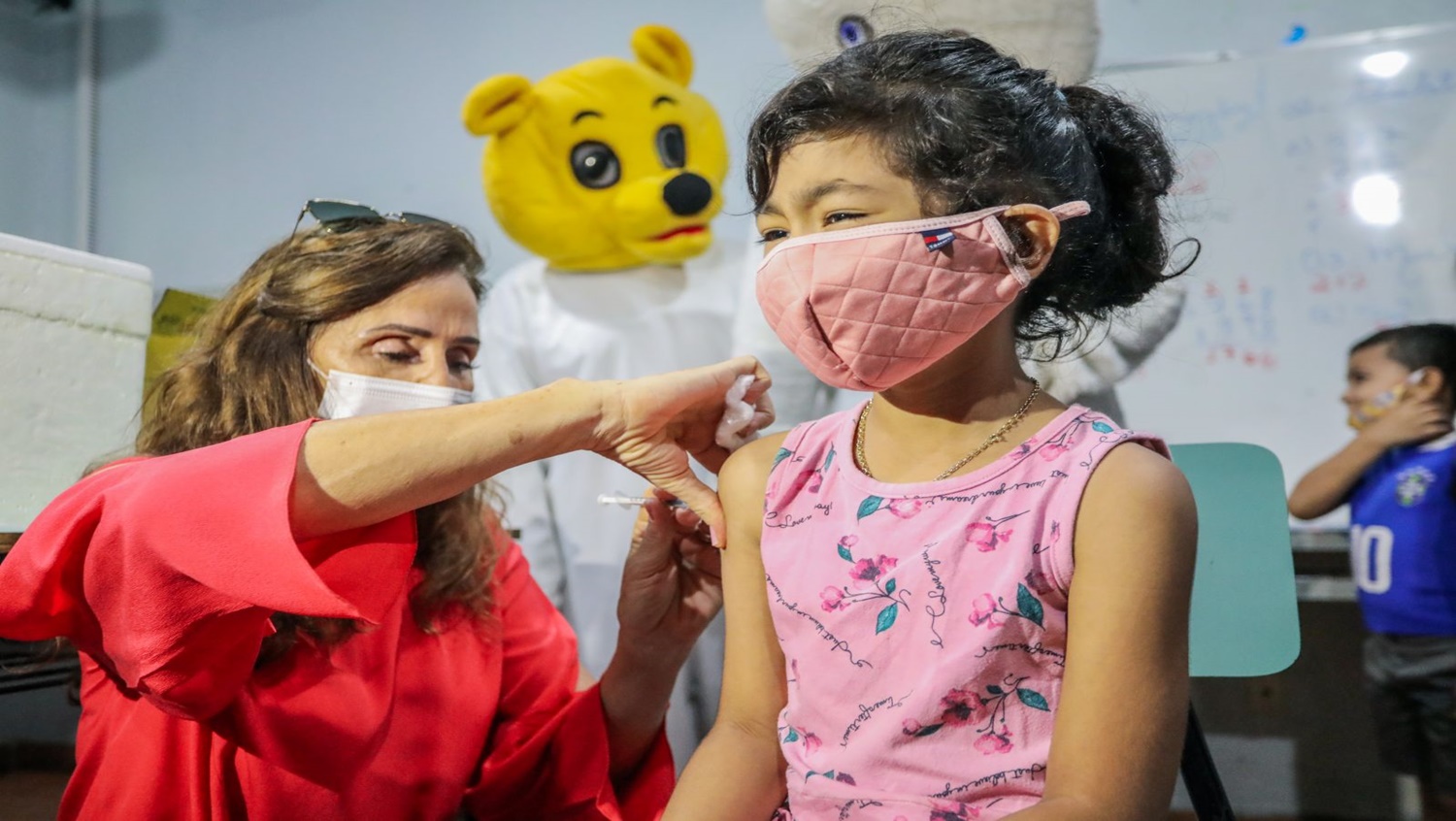 CAPITAL: Escolas municipais continuam imunizando contra covid-19