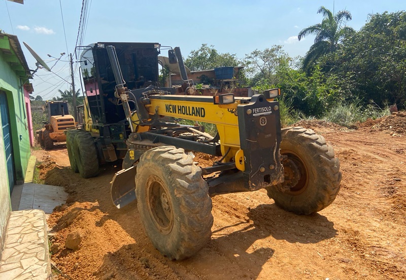 MELHORIAS: Edimilson Dourado acompanha asfaltamento em ruas da zona sul