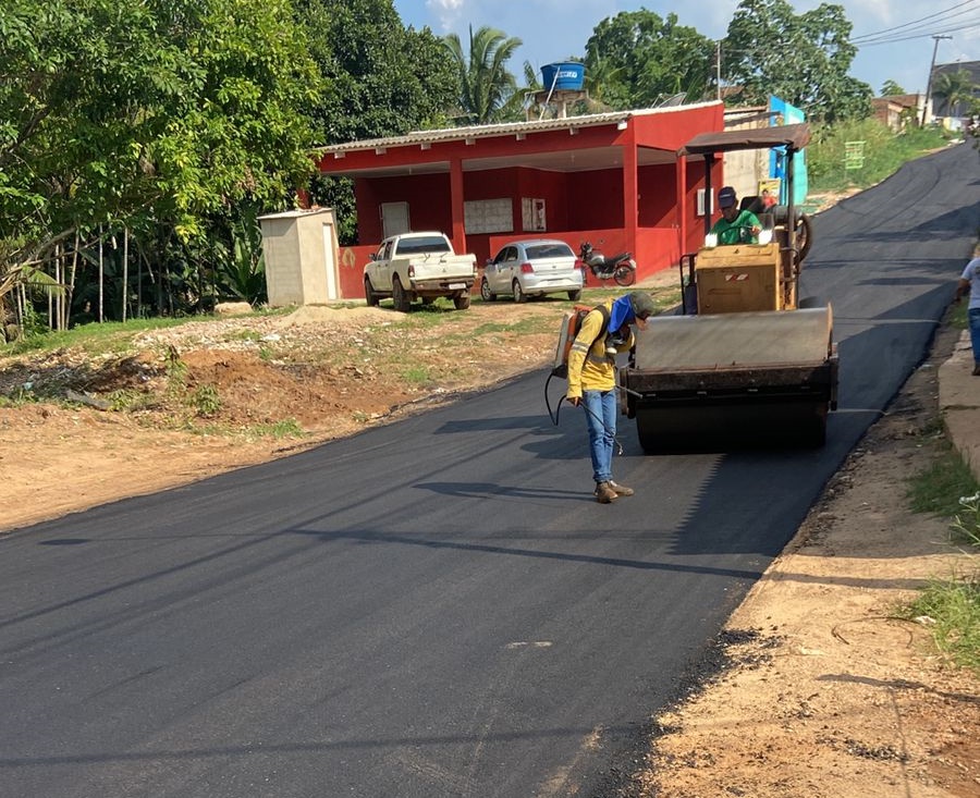 SERVIÇOS: Trecho da Rua Três e meio é asfaltado a pedido do vereador Edmilson Dourado