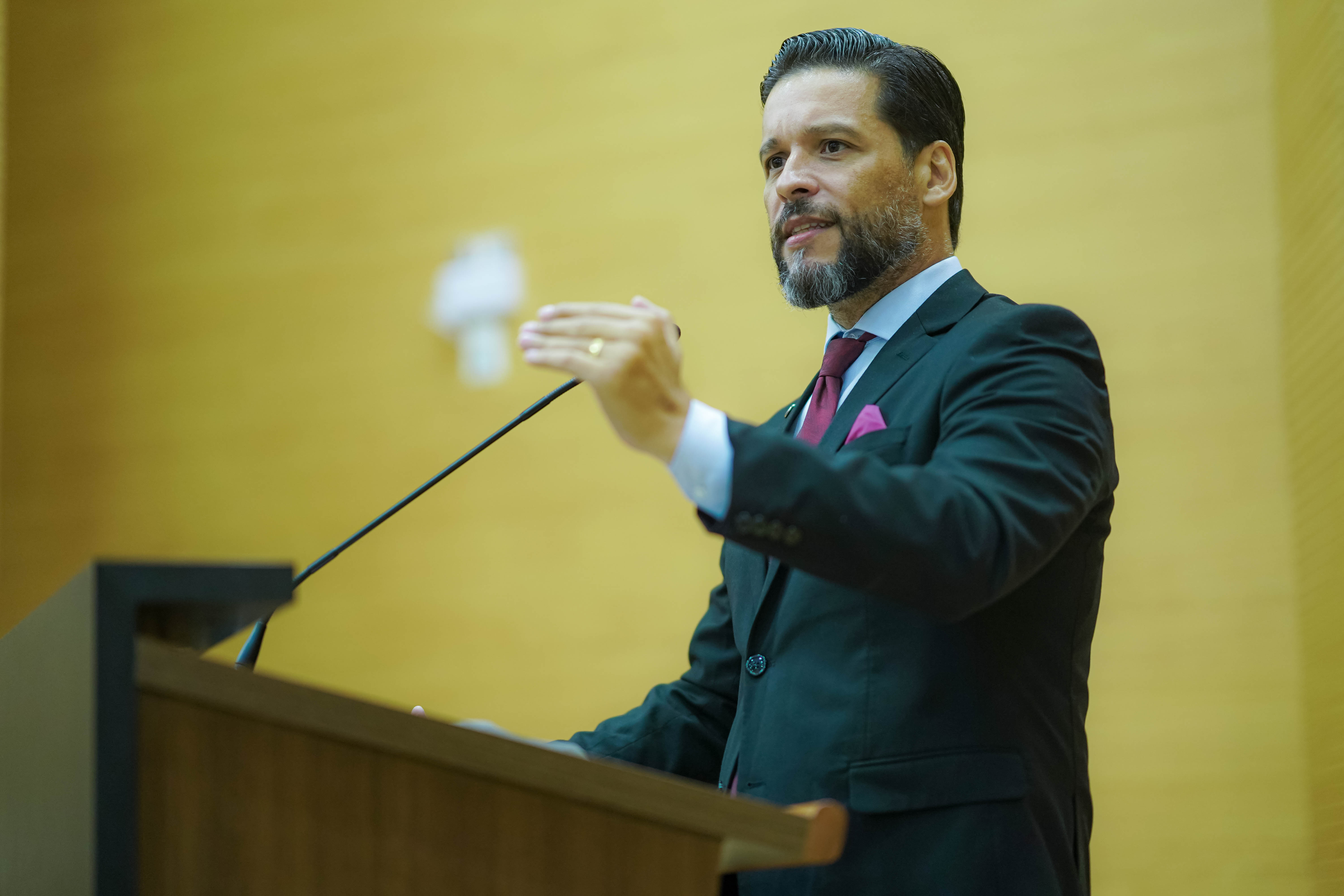 TEM SOLUÇÃO: Delegado Camargo expõe manobra para beneficiar empresa em isenção