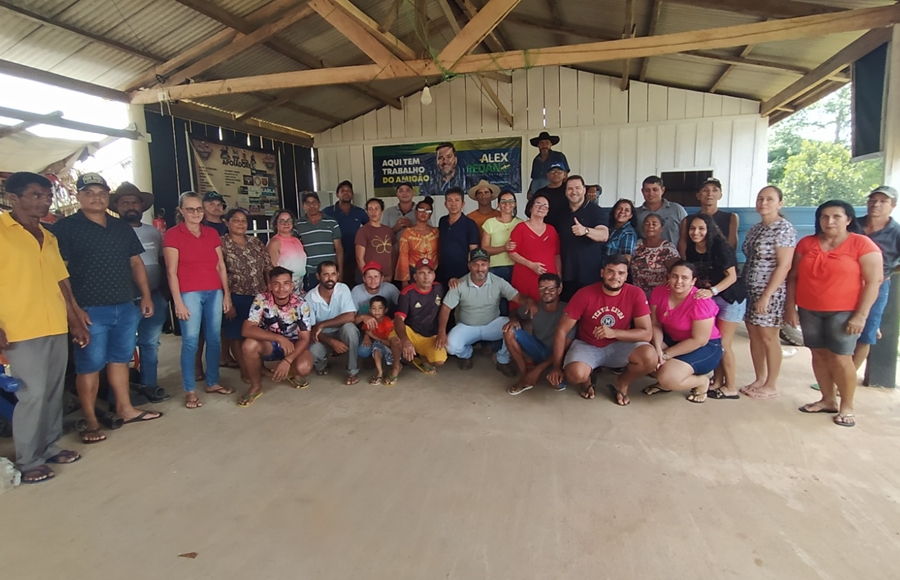ALEX REDANO: Deputado entrega equipamentos agrícola em Ariquemes