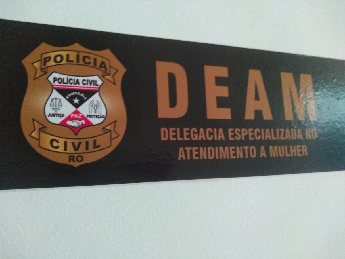 ACABOU PRESA: Delegacia da mulher procura armas na casa de agressor e flagra garota com drogas 