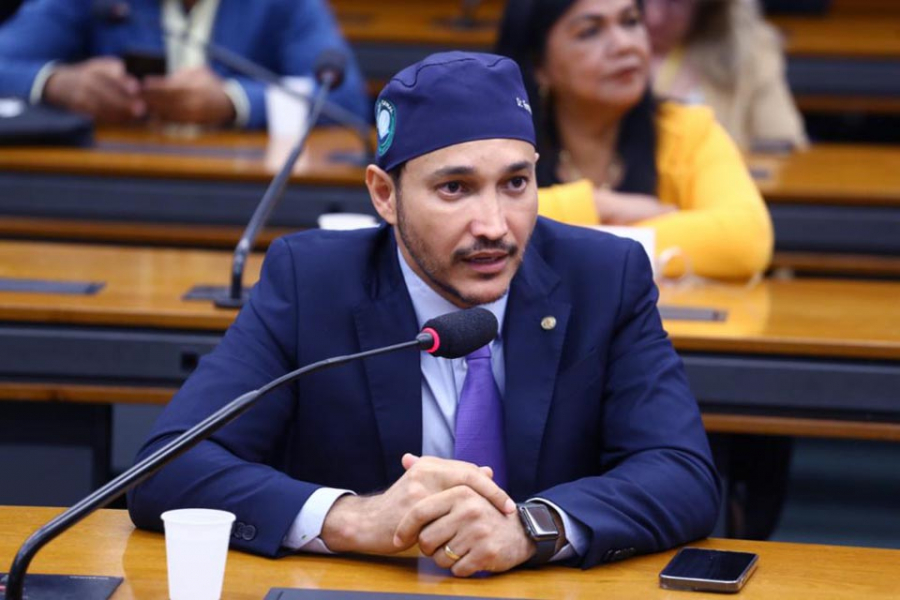 DR. FERNANDO MÁXIMO: Deputado cobra retomada do reenquadramento de servidores de RO