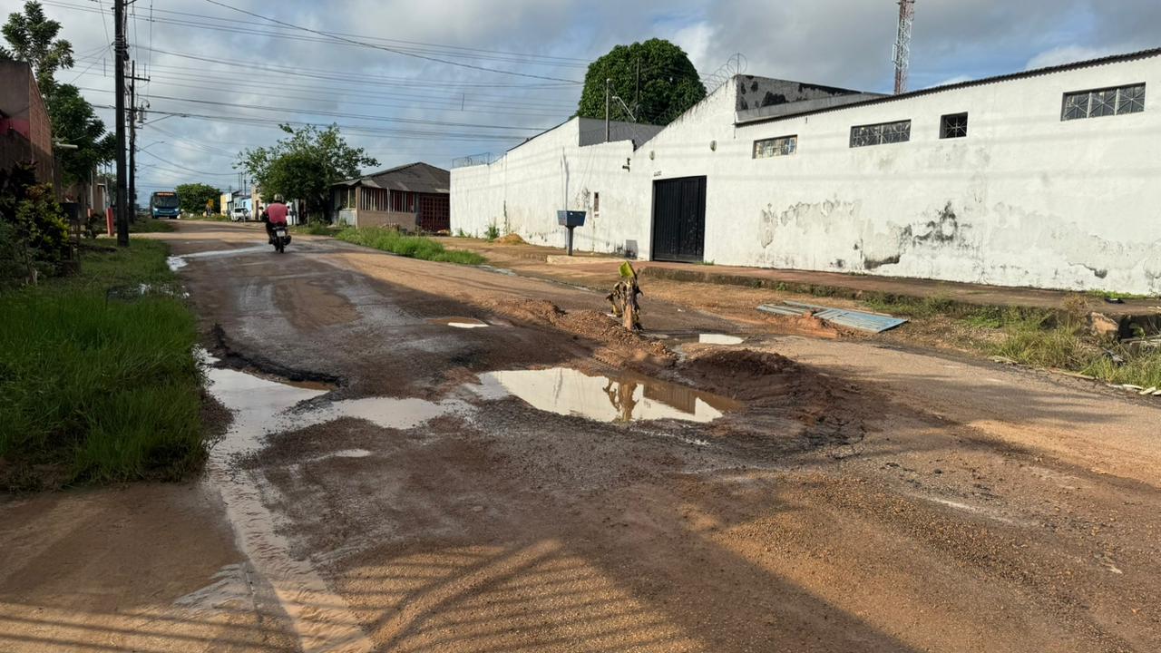 EDIMILSON DOURADO: Tapa buracos é realizado em rua na zona sul a pedido do vereador