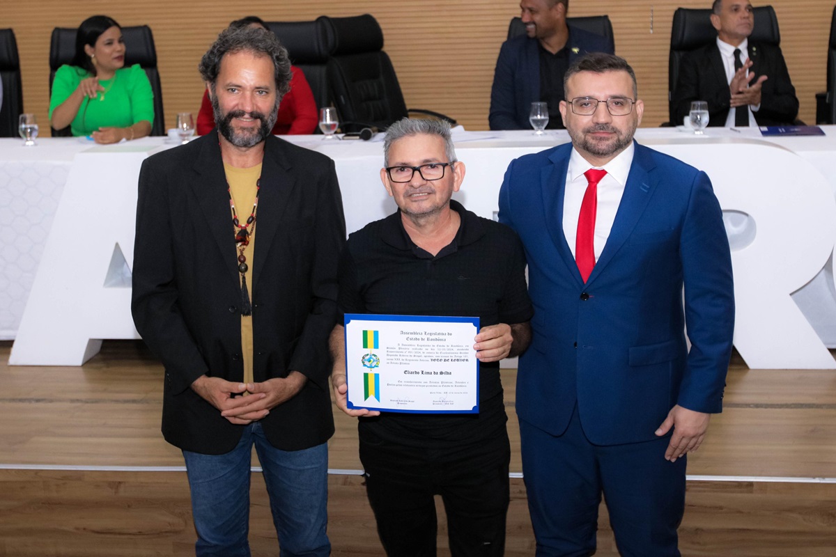 HOMENAGEM/ALE: 'Ter um parlamentar que enaltece a cultura é gratificante', diz o artista plástico Eliardo Lima