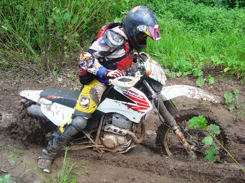 ENDURO – 80 km de muito sufoco e lama em Cacoal