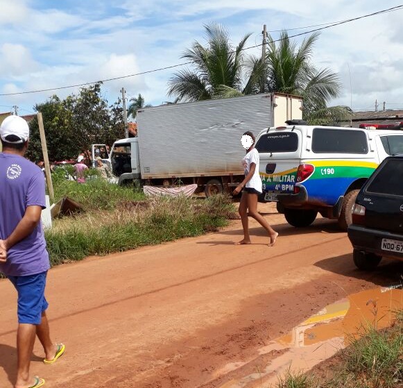IRMÃOS: Duas crianças morrem tragicamente atropeladas por caminhão