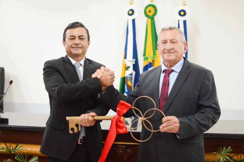 ENQUETE: Como você classifica o mandato do prefeito Prof. Weliton em Espigão D'Oeste? 