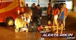 Homem é socorrido pelos bombeiros após sofrer queda de moto

