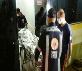 Jovem é socorrido em estado grave após levar quase 10 tiros na zona leste