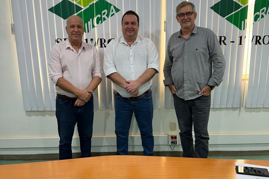 LUIS DO HOSPITAL: Deputado se reúne com a superintendência do INCRA