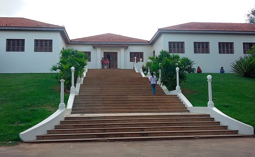 DESESPERO: Mulher está há oito dias com feto morto na barriga