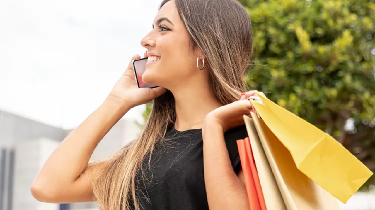 SAÚDE MENTAL: Quase metade dos brasileiros compra por impulso para lidar com emoções