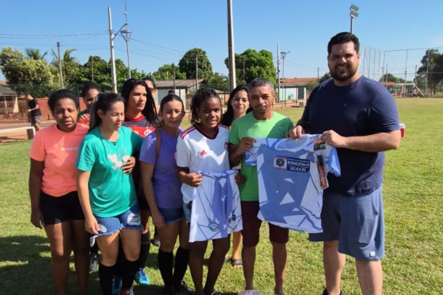 JEAN OLIVEIRA: Deputado fortalece esporte local com distribuição de kits esportivos