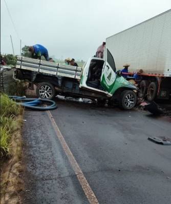TRÁGICO: Motorista morre após carreta atingir picape em rodovia