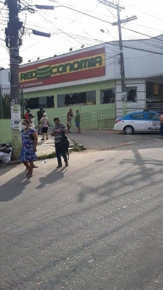 População invade supermercado por protesto aos altos preços 