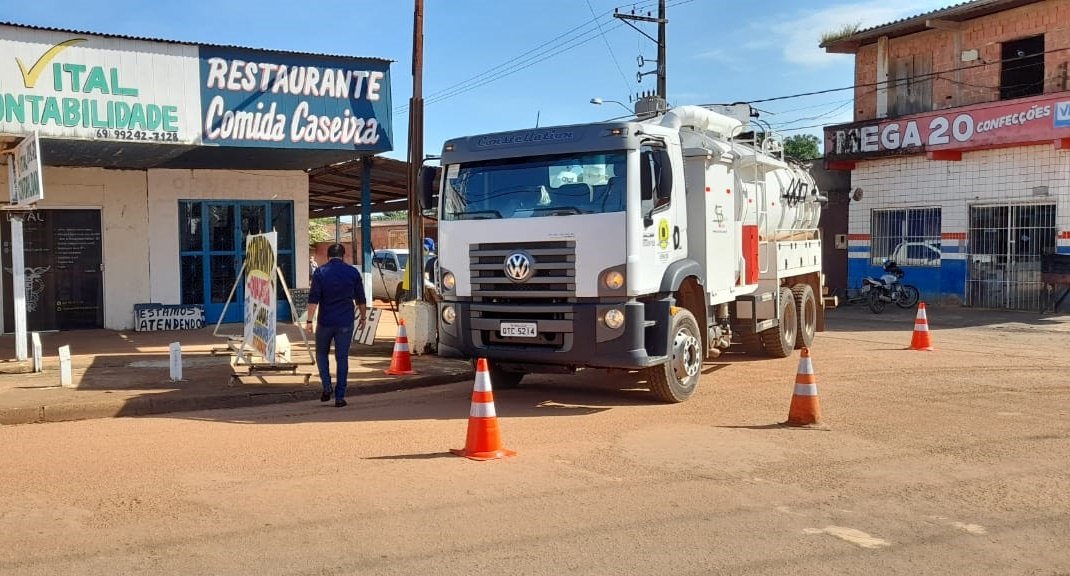 CAPITAL: Prefeitura limpa bueiros após pedido do vereador Edmilson Dourado