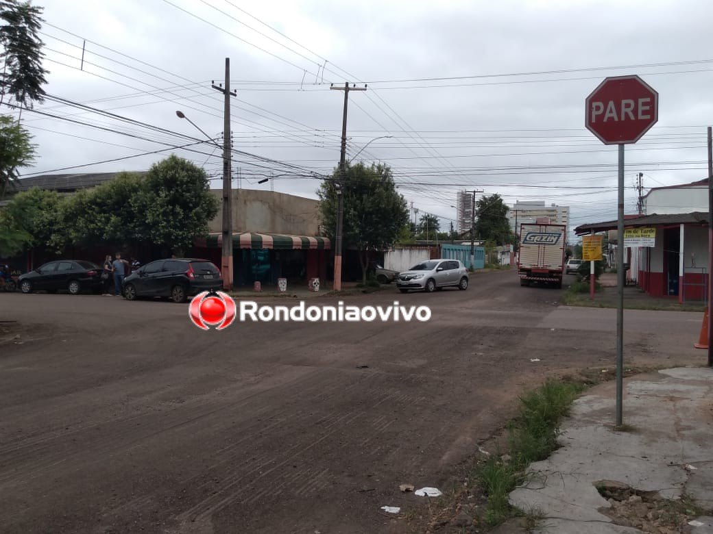 COLISÃO: Motorista avança preferencial e provoca acidente entre automóveis