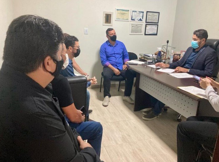 REUNIÃO: Márcio Pacele e secretário Ronaldo Flores na Comissão de Transporte e Trânsito