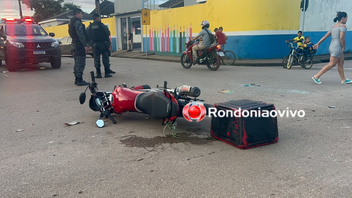 VÍDEO: Motoboy sofre fratura exposta em grave acidente na frente de escola