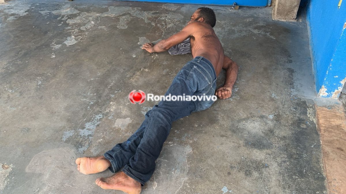 DORMINDO: Homem é espancado na calçada de comércio no Centro 