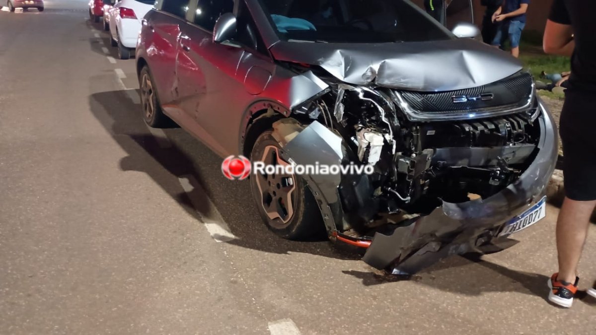 IMPRUDÊNCIA: Grave batida entre carros deixa dois feridos na Pinheiro Machado 