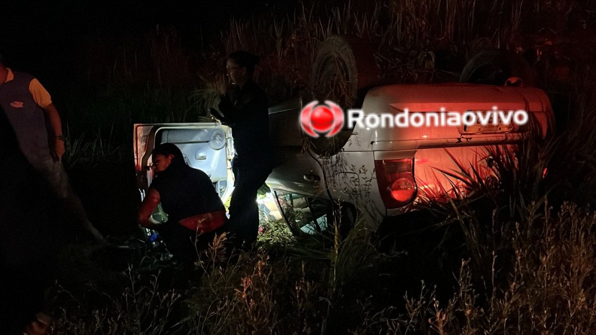 URGENTE: Carro capota na BR-319 após mulher perder controle da direção 